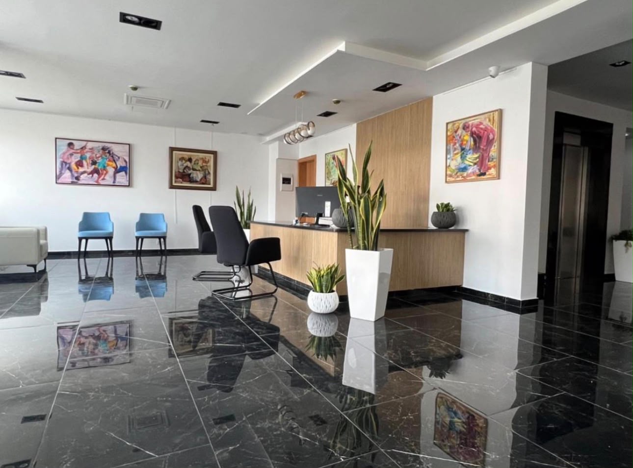 Receção e galeria de arte